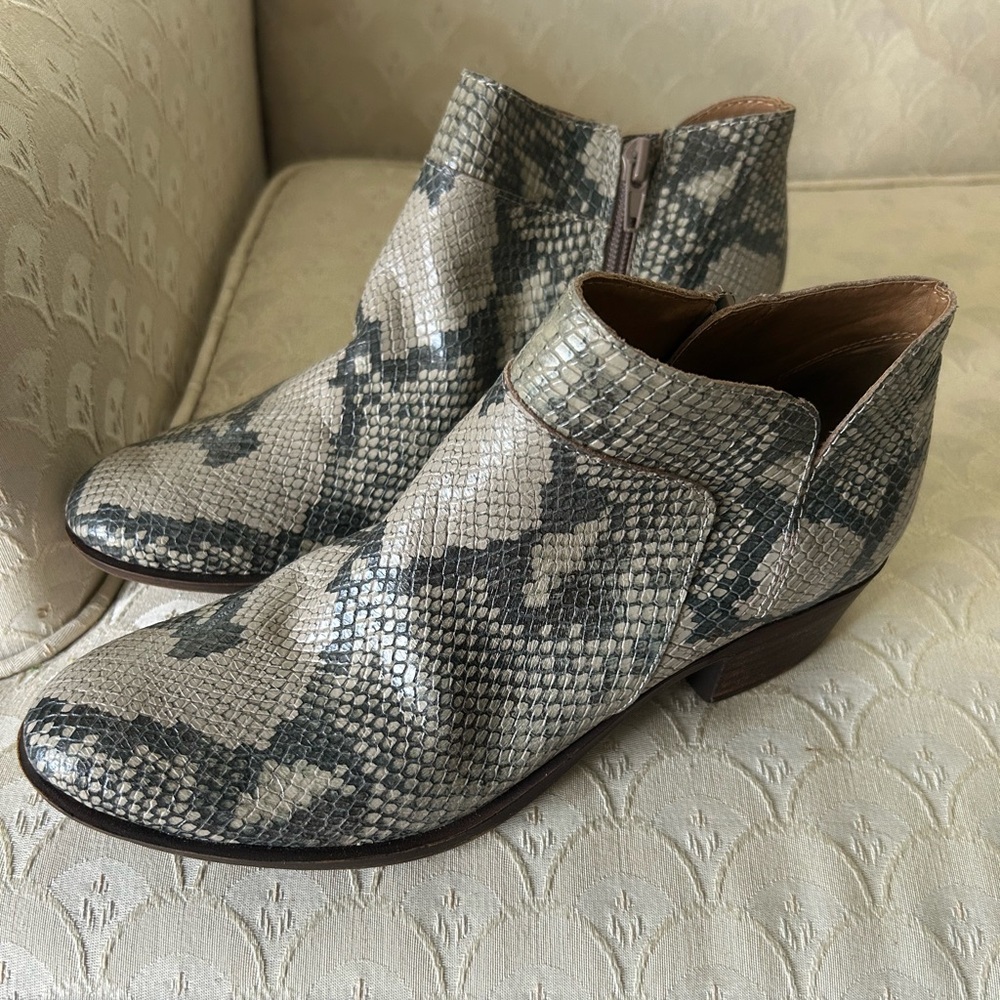 Lucky Brand snakeskin ankle boots size 7.5. Beige/grey. Nice shape.